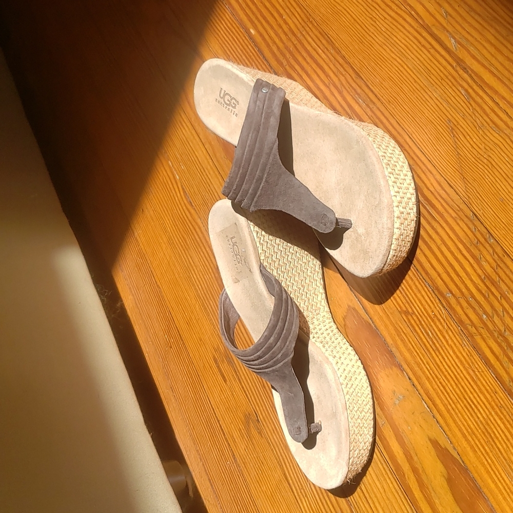 NEW.  UGG Zamora Wedge Sandal Shoe Thong Slip On